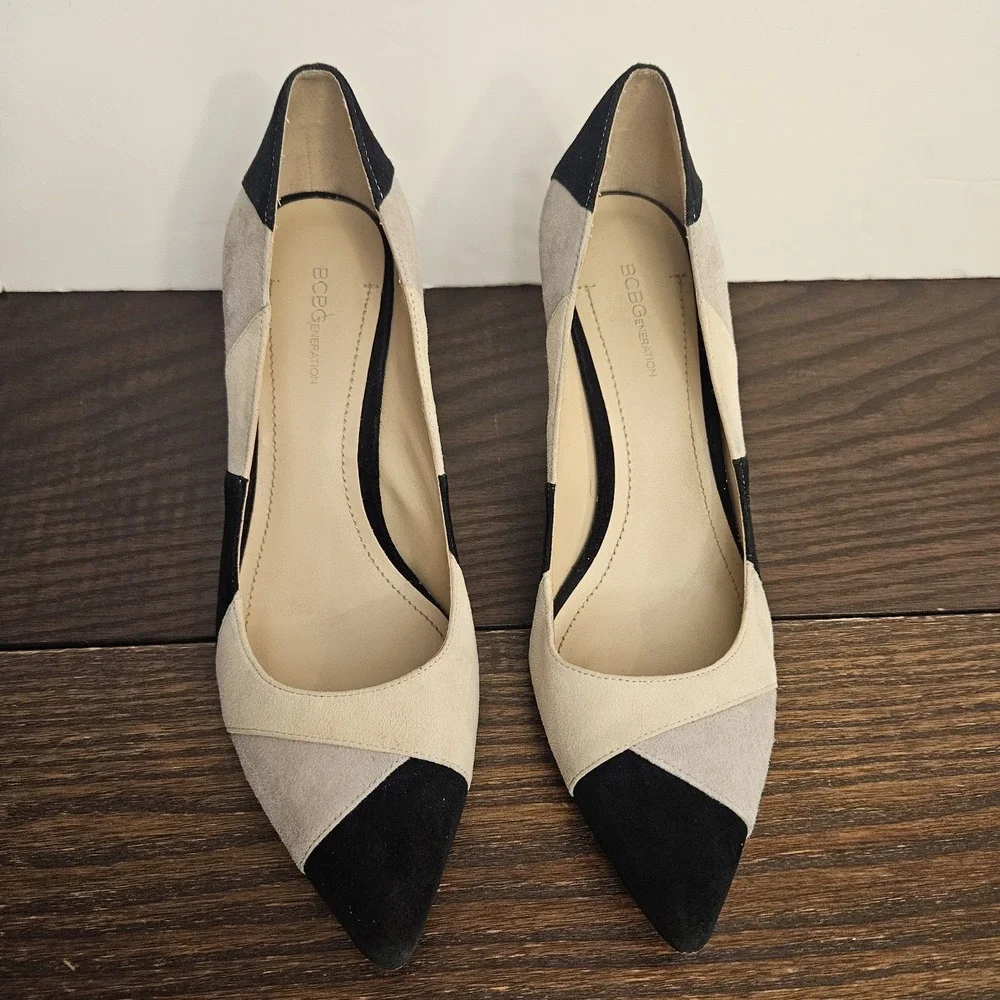 BCBGeneration Womens 8M Suede Patchwork Pumps Black Gray Cream Pointed Toe— Chic
